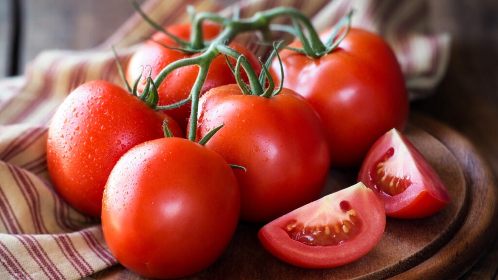 Los tomates son unos de los ingredientes insustituibles en la comida vegetariana. Son ricos en vitamina C, licopeno y antioxidantes.
